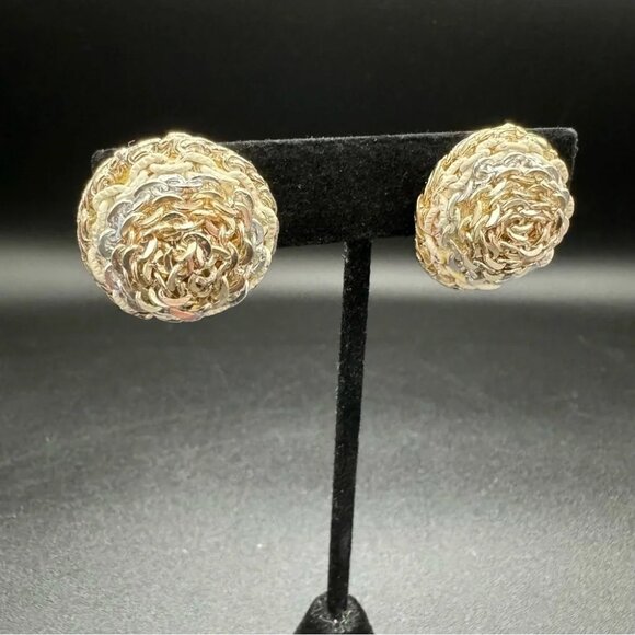 Vintage Three Tone Metal Chain Dome Earrings - Clip On - Picture 9 of 13